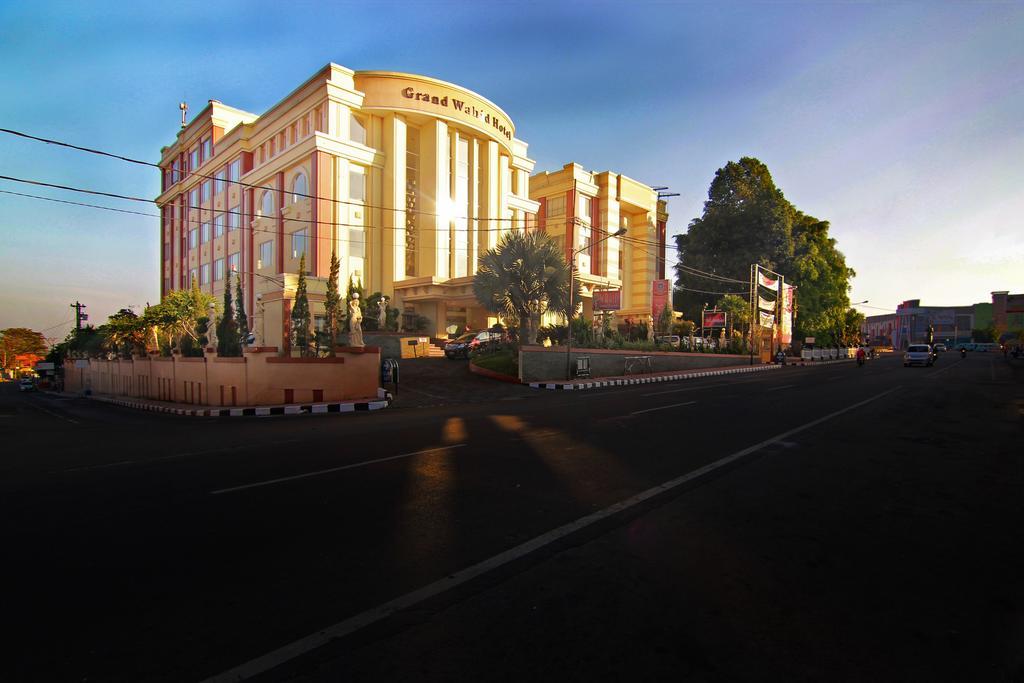 Grand Wahid Hotel Salatiga Eksteriør bilde